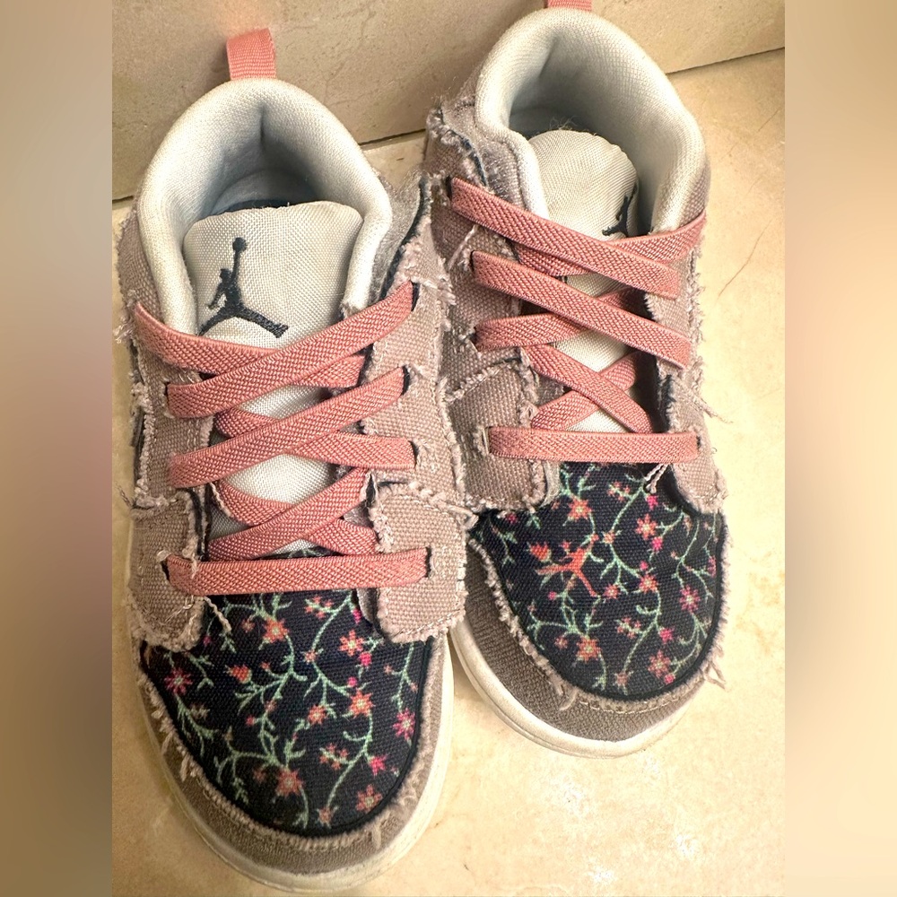 Jordan low Alt Sneaker floral toddler girls